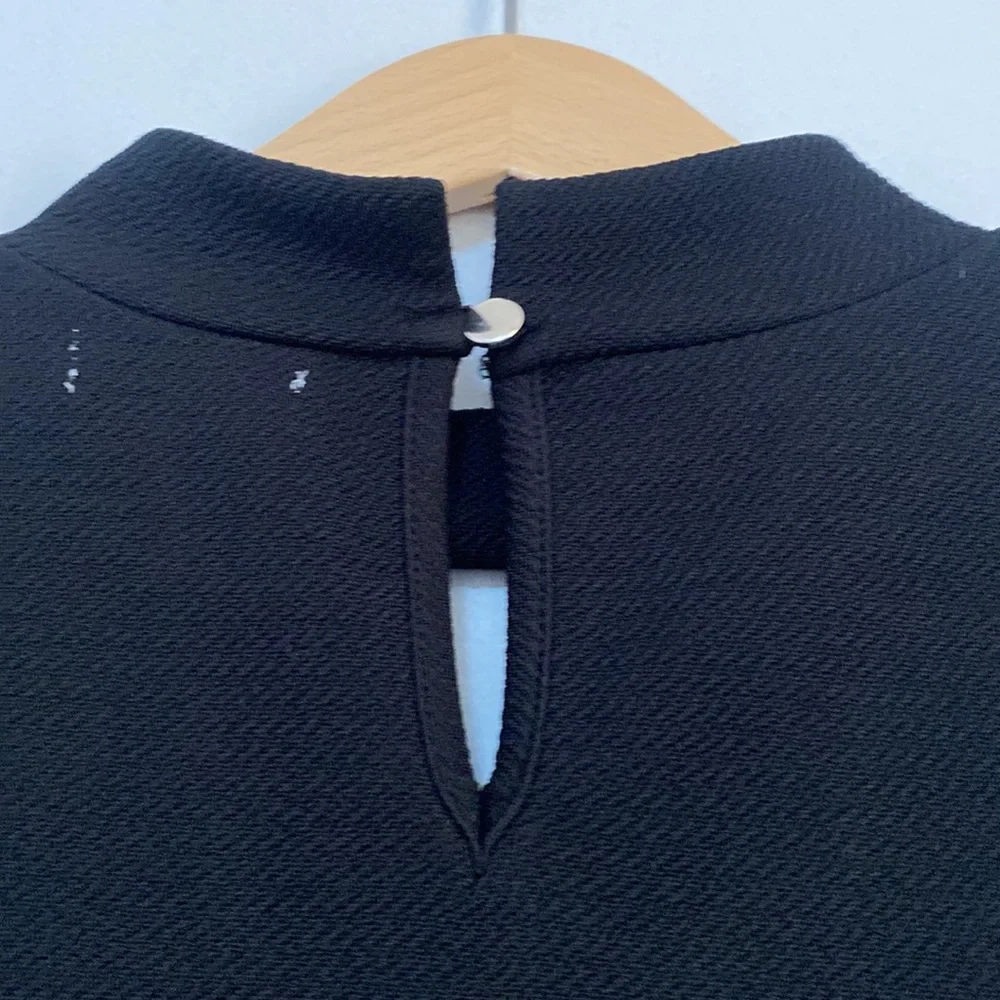 Valleygirl - Black Sleeveless, Chocker and V neckline Top - Size Small - Picture 4 of 5